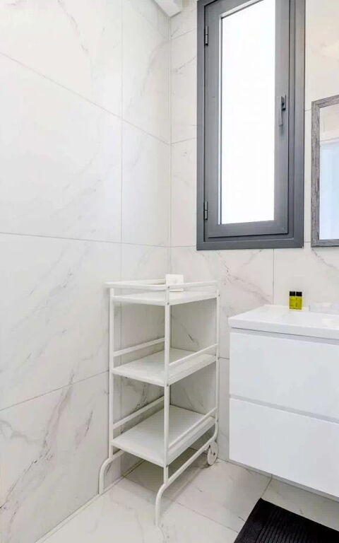 By the Beach - Royal Sapphire Villa: Bathroom