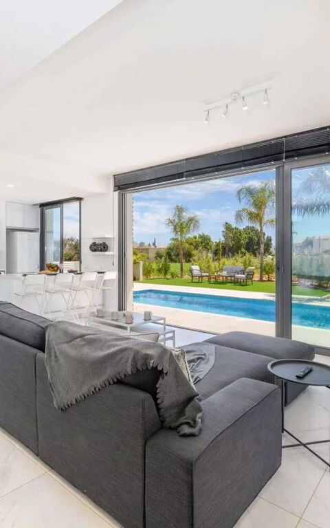 By the Beach - Royal Sapphire Villa: Living Room