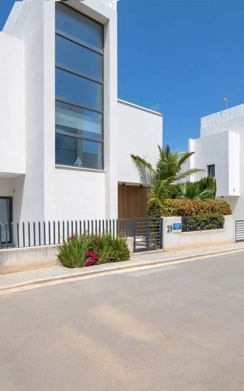 By the Beach - Sea Pearl Villa: Main Entrance