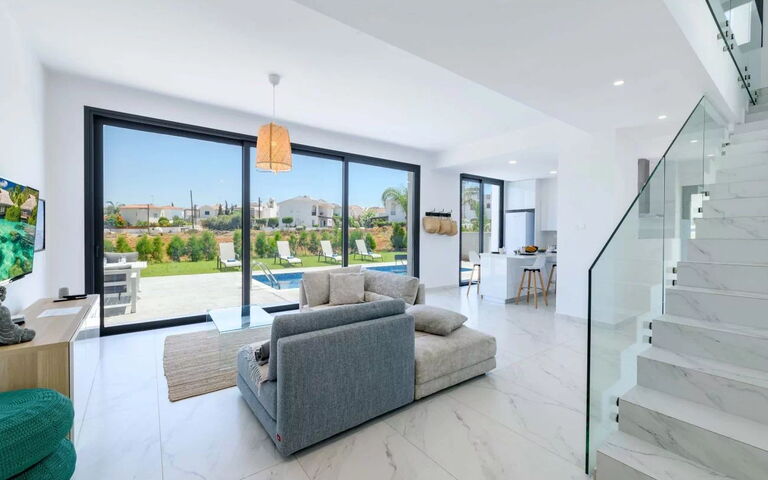 By the Beach - White Coral Villa: Living Room