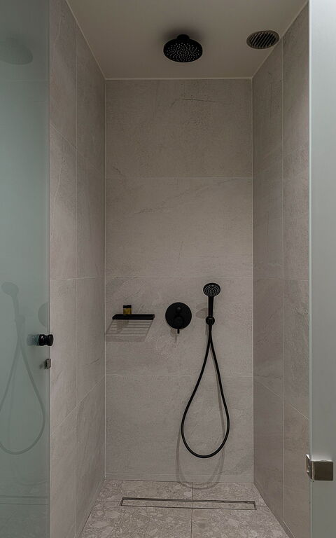 Ares Luxurious Residence: Bathroom