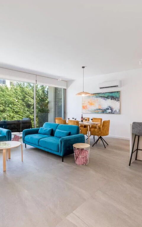 Azure Seaview - Ruby Villa: Living Room