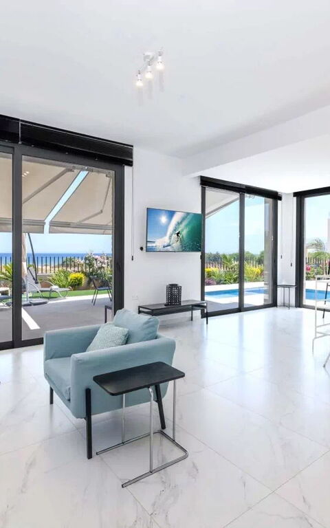 By the Beach - Emerald Seaview Villa: Living Room