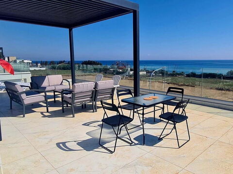 By the Beach - Emerald Seaview Villa