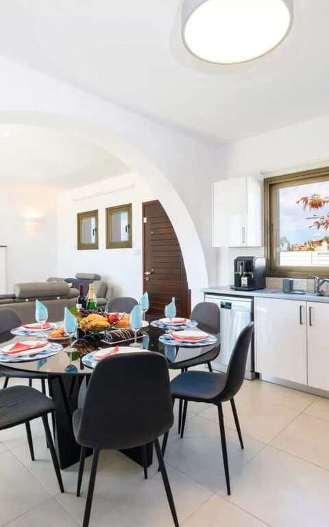 Kymma Seaview #24: Dining Room, Kitchen