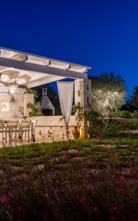 Villa Calanthia: Balcony / Terrace / Patio, Building Exterior, Garden, Outdoor