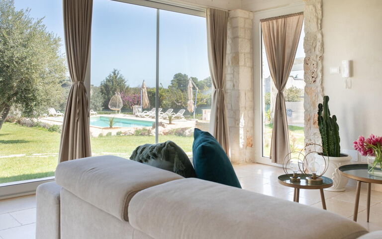 Villa Calanthia: Living Room
