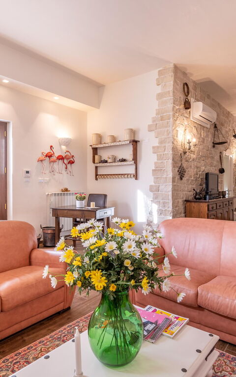 Villa Icaria: Living Room