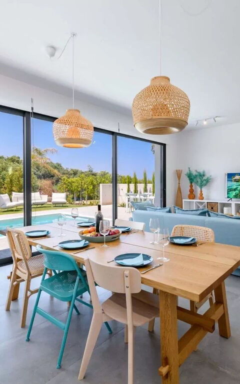By the Beach - Blue Topaz Villa: Dining Room, Living Room