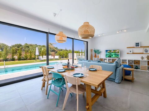 By the Beach - Blue Topaz Villa