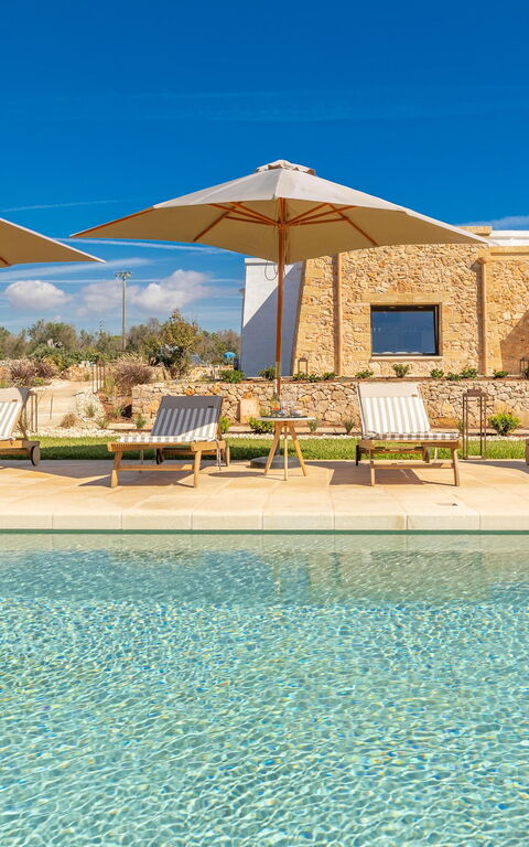 Villa del Cedro: Building Exterior, Outdoor, Pool