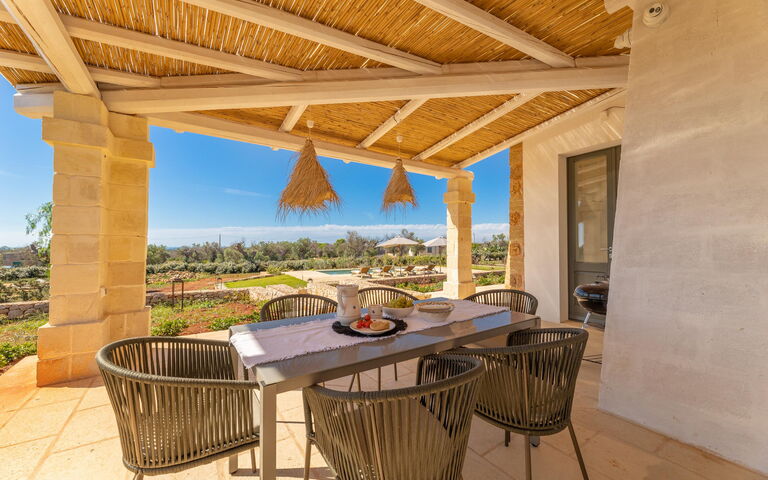 Villa del Cedro: Balcony / Terrace / Patio, Building Exterior, Outdoor