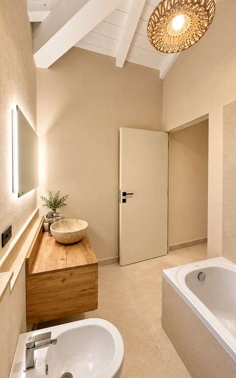 Roc Villa: Bathroom