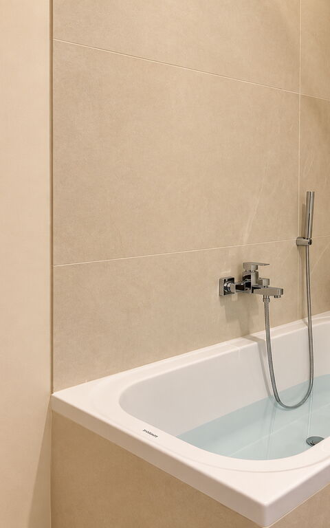 Roc Villa: Bathroom, Scenic View