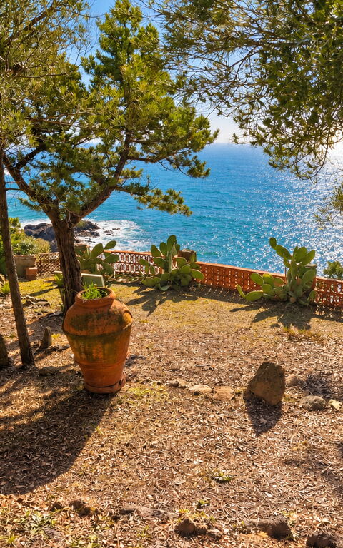 Roc Villa: Building Exterior, Outdoor, Scenic View