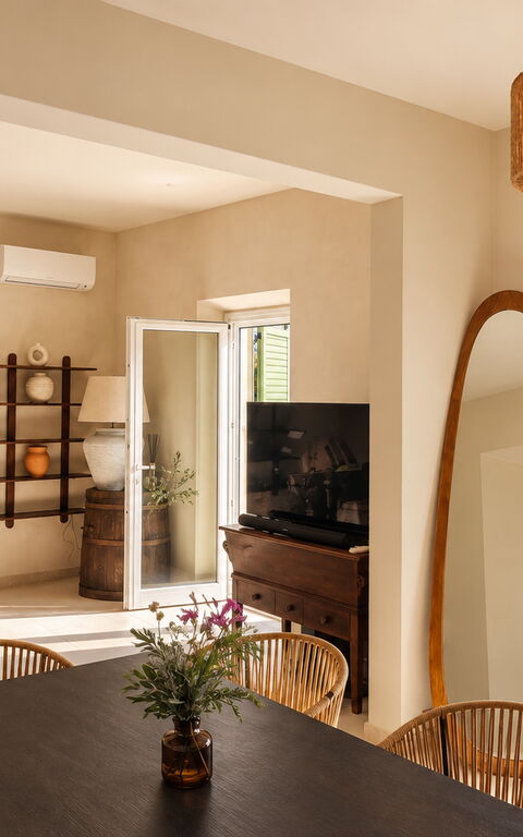 Roc Villa: Dining Room, Living Room, Scenic View